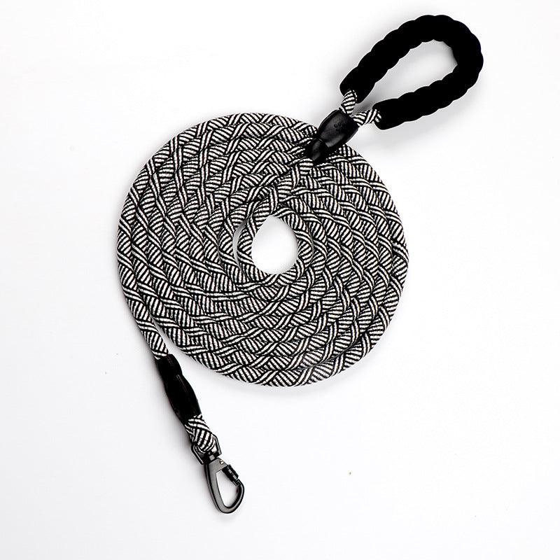 Durable 4.5M Nylon Dog Leash - Explore The Great Outdoors With Your